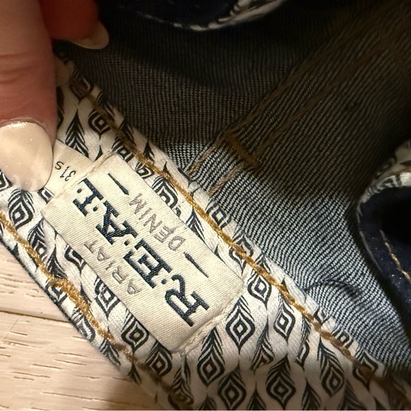 Ariat Denim Jeans with Patterned Lining - Picture 4 of 4